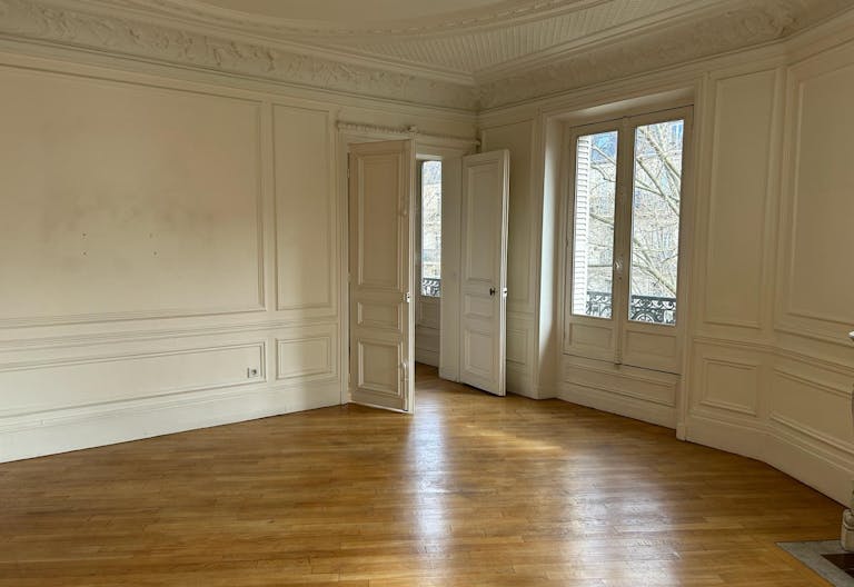 Apartment Showroom in Saint-Germain - Image 4