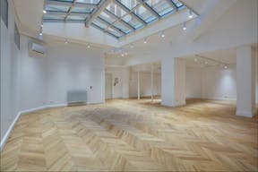 Art Gallery in Paris 1 - Image 0