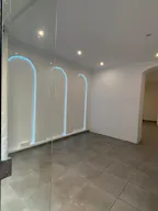 Boutique éphémère – Rue de Lévis, quartier ultra commerçant - Image 2