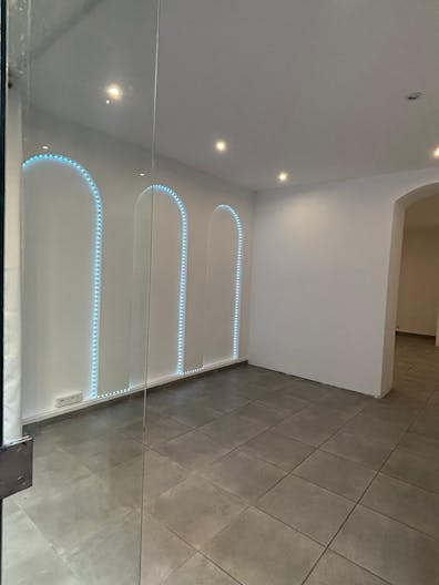Boutique éphémère – Rue de Lévis, quartier ultra commerçant - Image 2