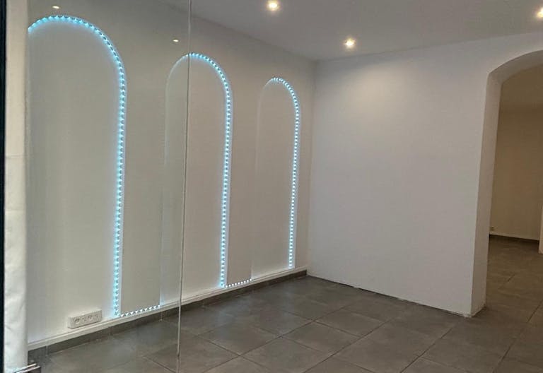 Boutique éphémère – Rue de Lévis, quartier ultra commerçant - Image 2