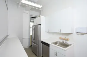 Expansive Skyline Loft - Connected Studio Space - Image 14