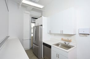 Expansive Skyline Loft - Connected Studio Space - Image 15