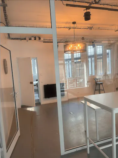 Showroom ''Espace polyvalent'' Paris 10eme arrondissement - Image 1