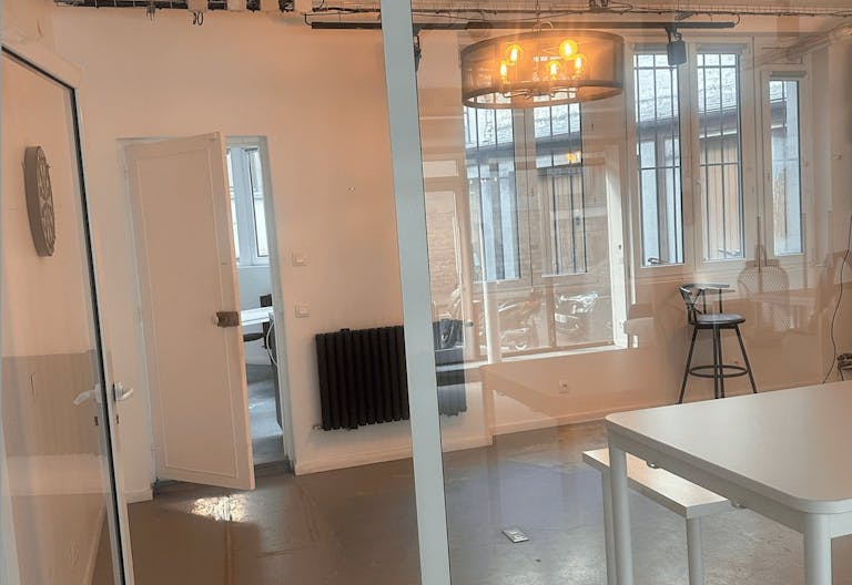 Showroom ''Espace polyvalent'' Paris 10eme arrondissement - Image 1