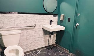 A cozy 900 sq ft caf� with nice interior in the heart of West Hollywood for every occasion - Image 7