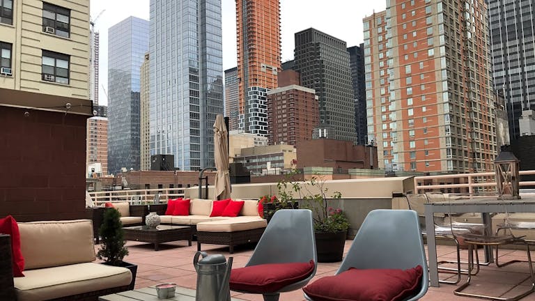Beautiful Midtown Manhattan Terrace - Image 4
