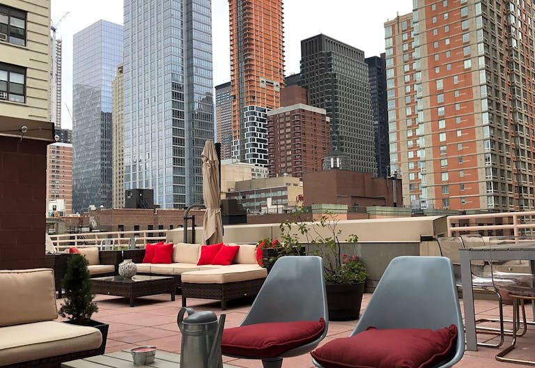 Beautiful Midtown Manhattan Terrace - Image 4
