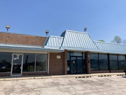Classic Storefront in Chicago suburbs - Image 2