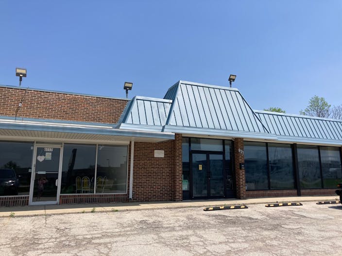 Classic Storefront in Chicago suburbs - Image 2