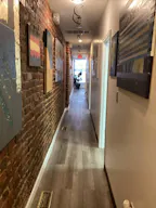 Stylish Art Gallery & Creative Rental Space - Image 4