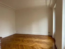 Perfect Showroom in Saint-Germain - Image 4