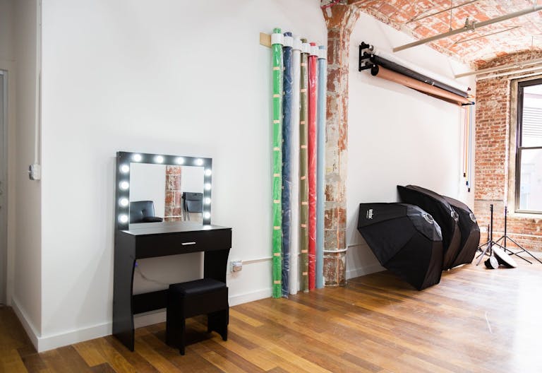 Stunning Dumbo Studio: Natural Light, Brooklyn Bridge Nearby, Full Equipment & Services! - Image 3