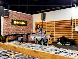 Store Stage at Nivessa Hollywood - Image 4