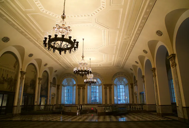 Beautiful Wall Street Space - Image 4