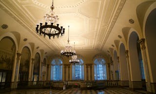 Beautiful Wall Street Space - Image 4