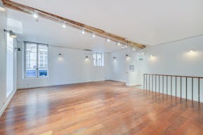 Corner Boutique on Rue de Turenne - Image 13