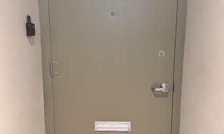 Elegant Pink Venue in Downtown NYC: Ideal for Glam Services & Stylish Events - Image 4