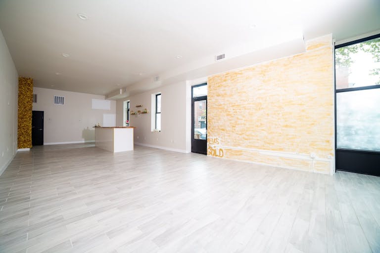 Stunning 2 Level Space in Brooklyn - Image 0