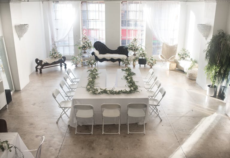 DTLA Grand Loft with High Ceilings - Image 1