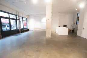 Grande galerie pour exposition ou pop-up dans le quartier Saint-Maur/Voltaire - Image 12