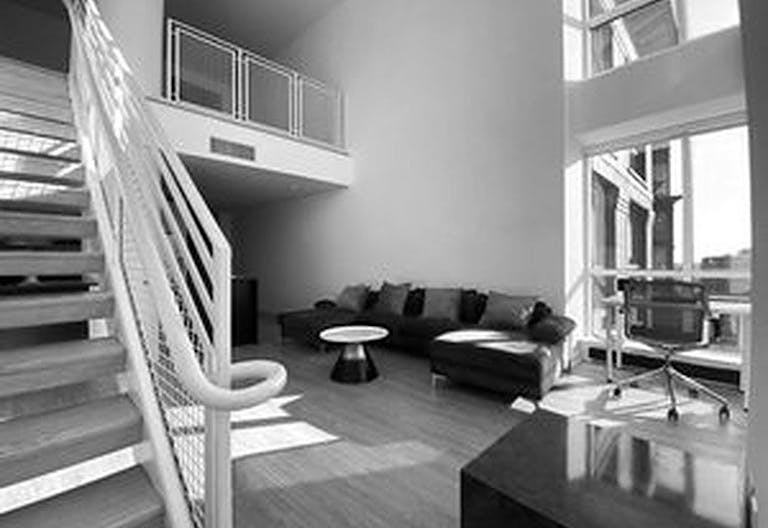 Amazing studio loft offering breathtaking views of the iconic New York skyline - Image 2