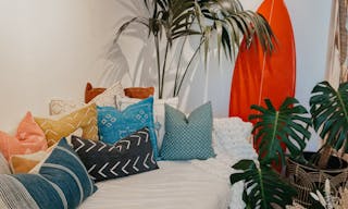 Plant-filled Community Space in the Marina District - Image 15