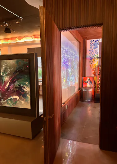 Luxury Art Gallery - Image 4