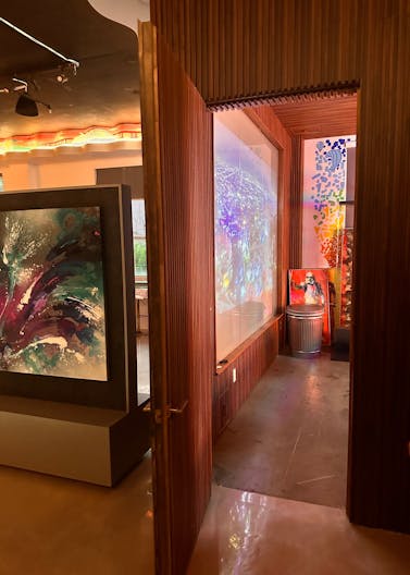 Luxury Art Gallery - Image 4