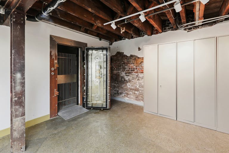 Unique downtown San Francisco full size basement space - Image 0