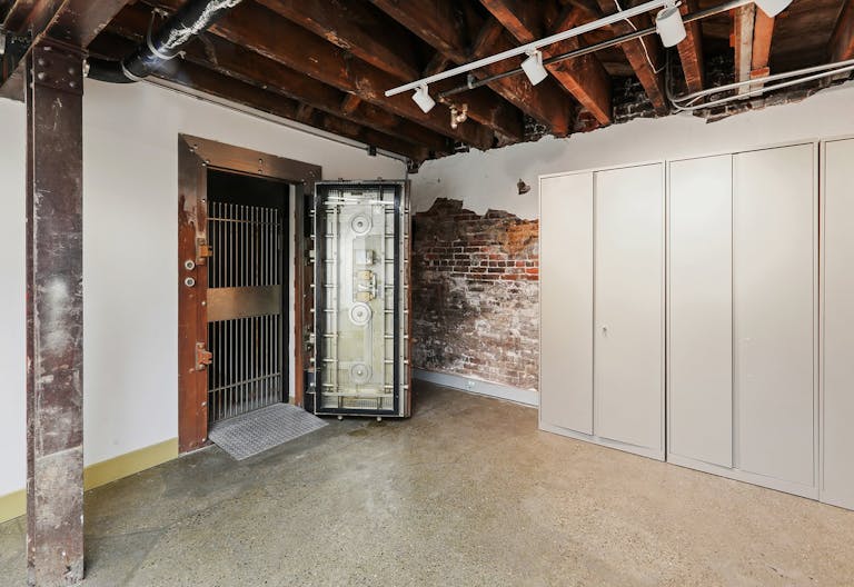 Unique downtown San Francisco full size basement space - Image 0