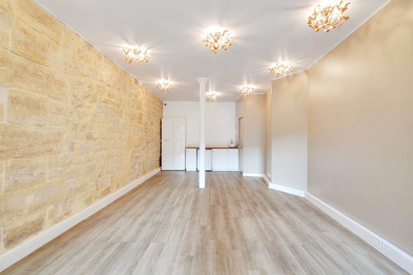 Boutique for Rent on Rue Saint-Honoré, Paris