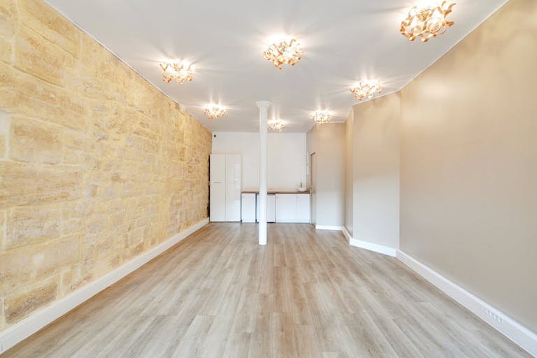 Boutique For Rent Rue Saint-Honor� - Ideal Pop-Up Store / Art Exhibition - Image 4