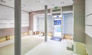 Store in Saint-Germain-des-Pr�s - Image 0