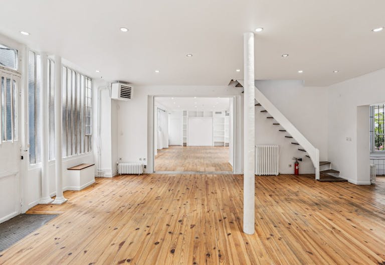 Contemporary Showroom in Le Marais - Image 3