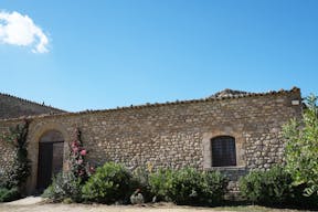 Rustic Sicilian olive farm & historic barn venue - Image 5