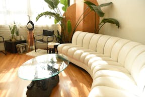 Art Deco Light & Airy Homey Loft - Image 6