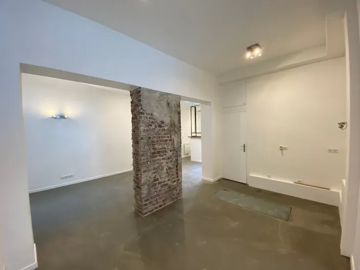 An atypical loft-style space near Montmartre - Image 1