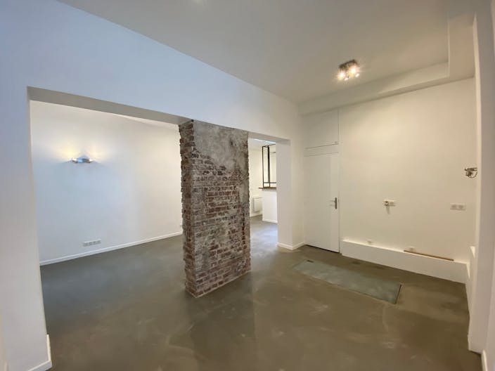 An atypical loft-style space near Montmartre - Image 1