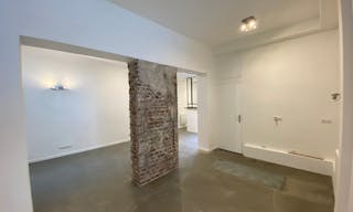 An atypical loft-style space near Montmartre - Image 1