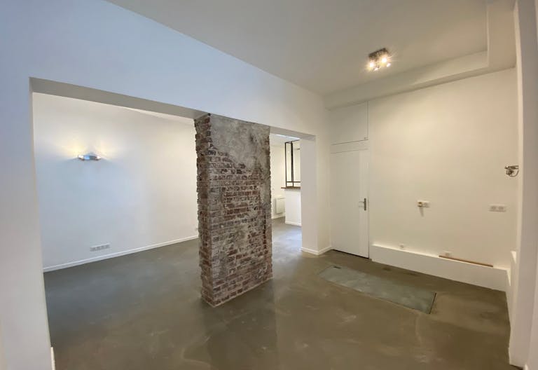 An atypical loft-style space near Montmartre - Image 1