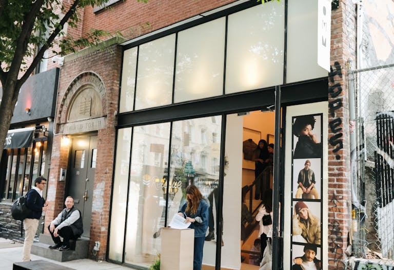 Light filled split level Storefront in the heart of Manhattan (with high ceilings and multiple rooms) - Image 1