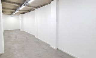 Gallery / showroom combined with a speakeasy bar in the center of Paris - Image 3