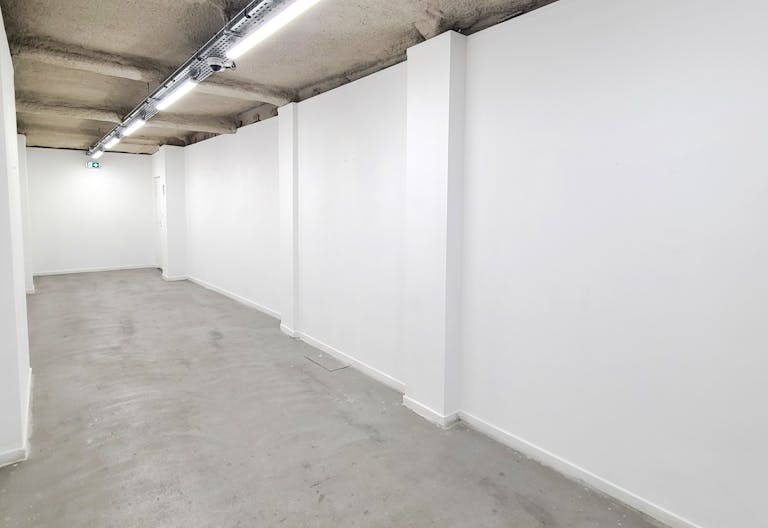 Gallery / showroom combined with a speakeasy bar in the center of Paris - Image 3