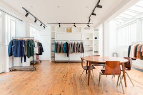 Charming Workshop / Showroom for Rent - Paris Le Marais - Image 2