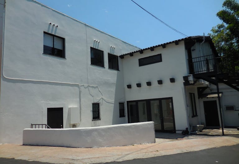 Ground Floor and Window Panel Advertising Space - prime retail pop-up space - Image 4