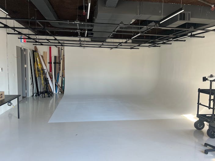 Multiple Floor Offerings in beautiful Chinatown building - Image 2