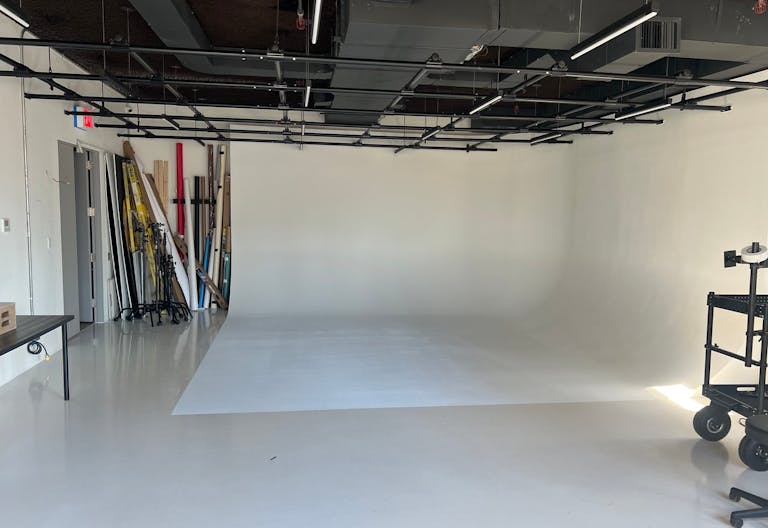 Multiple Floor Offerings in beautiful Chinatown building - Image 2