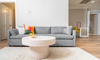 Training Room - Seats 40! Amenities! - Image 4