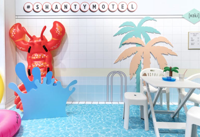 Pop Up Boutique on Rue Ferdinand Duval - Image 4